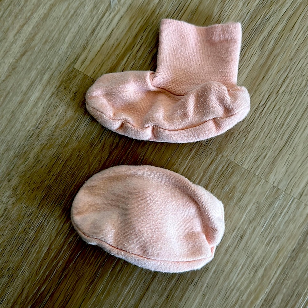 Giggle better basics organic cotton newborn booties